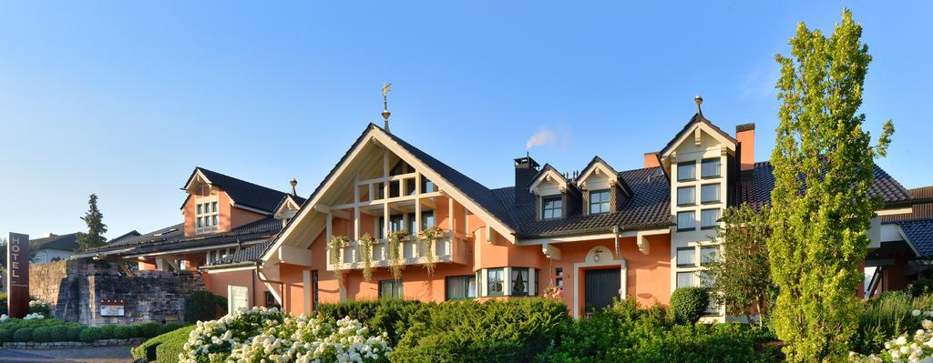 Landhaushotel Hof Wasserkuppe Poppenhausen Exterior foto